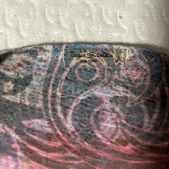 🔥Cowgirls Rock Tee🔥 - Picture 2 of 5